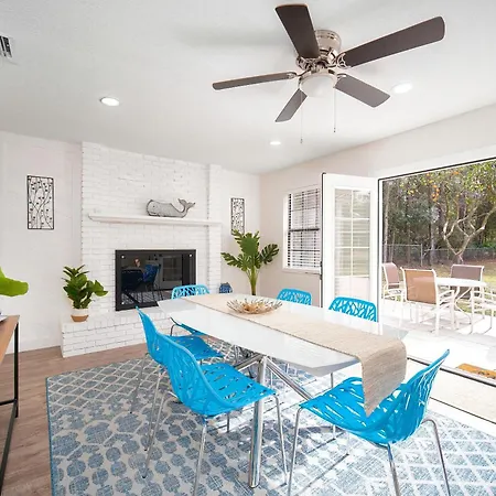 Luxury Retreat Near Night Of Lights & Beach